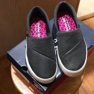 Women’s Reebok Katura Slip on Walking Shoe, size 9